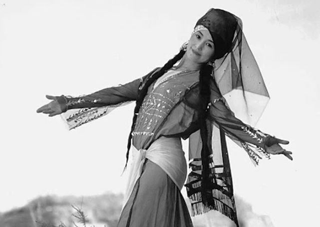 Cãi lời mẹ lấy chồng rồi gặp kết cục thảm hại, người đàn bà ra đi rồi gây dựng cơ đồ 330 tỷ, thành tỷ phú vẫn đối xử "siêu kỳ lạ" với nhà chồng cũ!