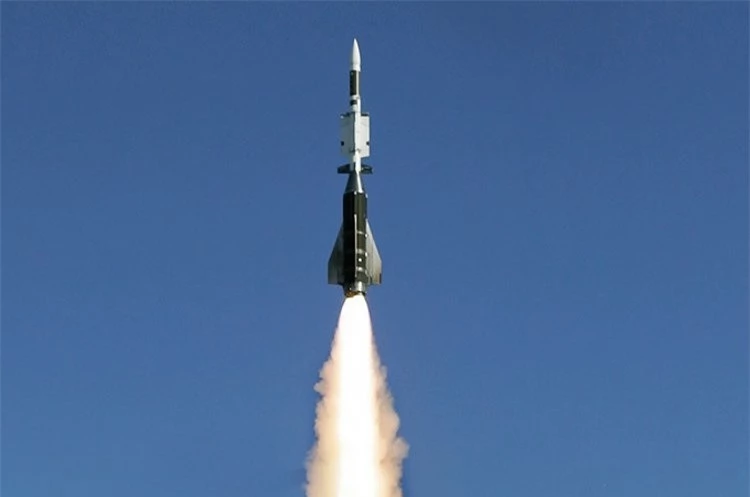 Tên lửa đánh chặn Aster-30 trang bị cho hệ thống phòng không SAMP/T.