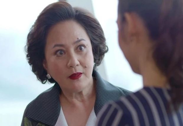 Nhà hết tiền nên phải vay hàng xóm 5 triệu đi thăm mẹ chồng ốm, nhưng bà cầm tiền ném thẳng vào thùng rác kèm theo lời tuyên bố đau lòng