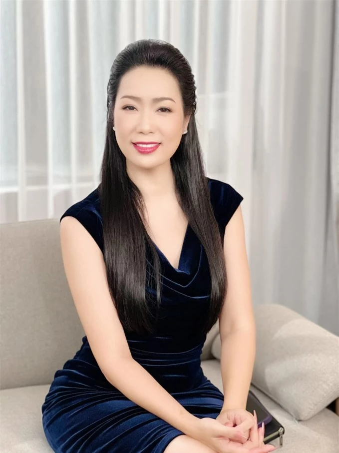 Vẻ ngoài trẻ trung ở tuổi ngoài 50 của Á hậu Kim Chi
