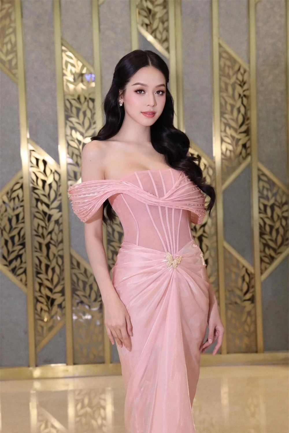 Đã tìm ra lý do Hoa hậu Thanh Thủy ngày càng chăm diện trang phục màu hồng ảnh 10
