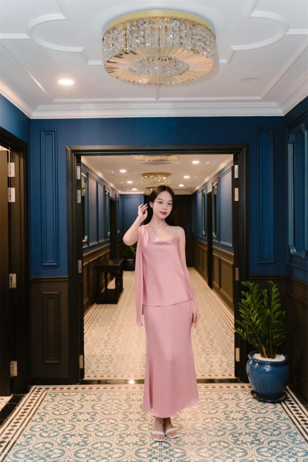 Đã tìm ra lý do Hoa hậu Thanh Thủy ngày càng chăm diện trang phục màu hồng ảnh 4