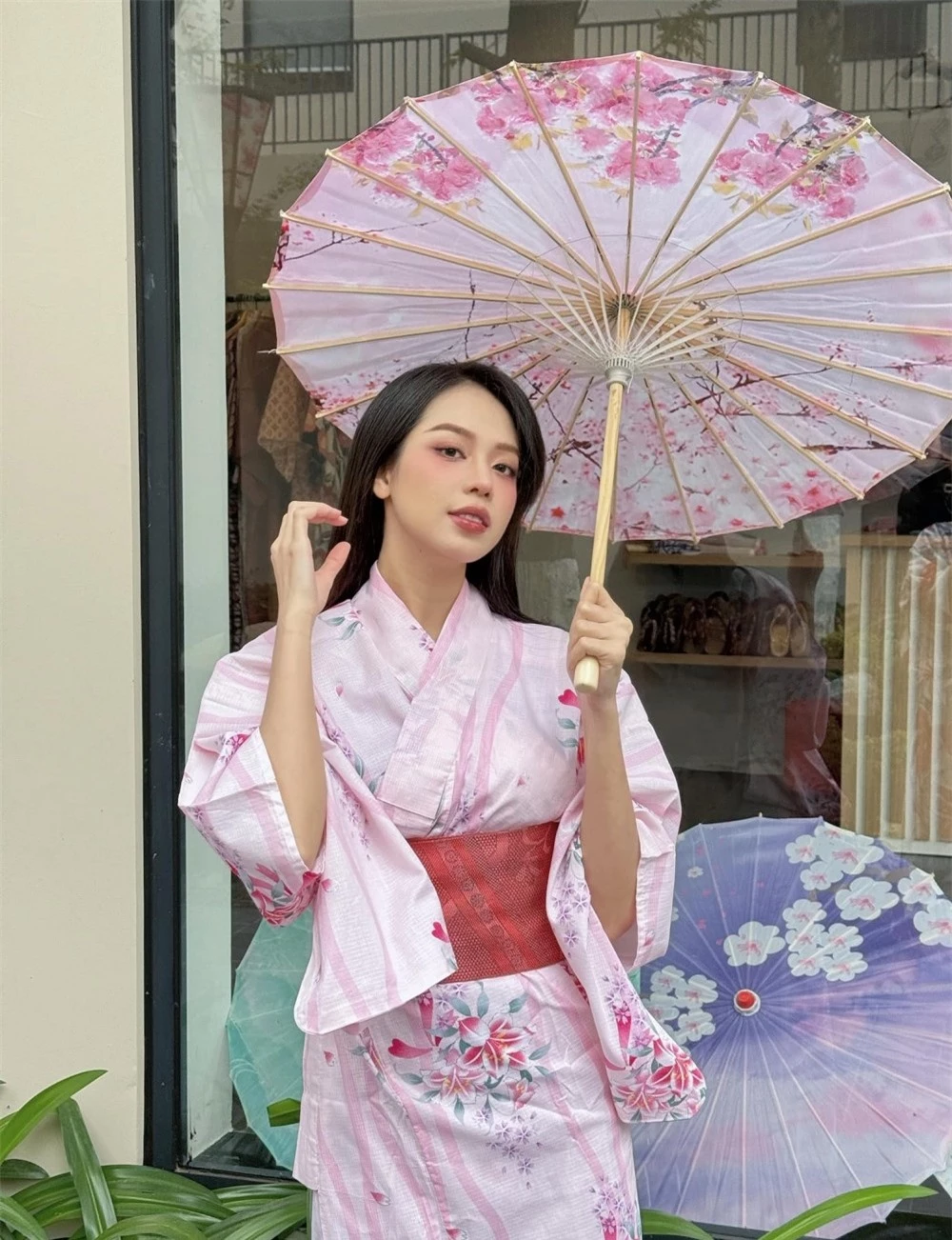 Đã tìm ra lý do Hoa hậu Thanh Thủy ngày càng chăm diện trang phục màu hồng ảnh 7