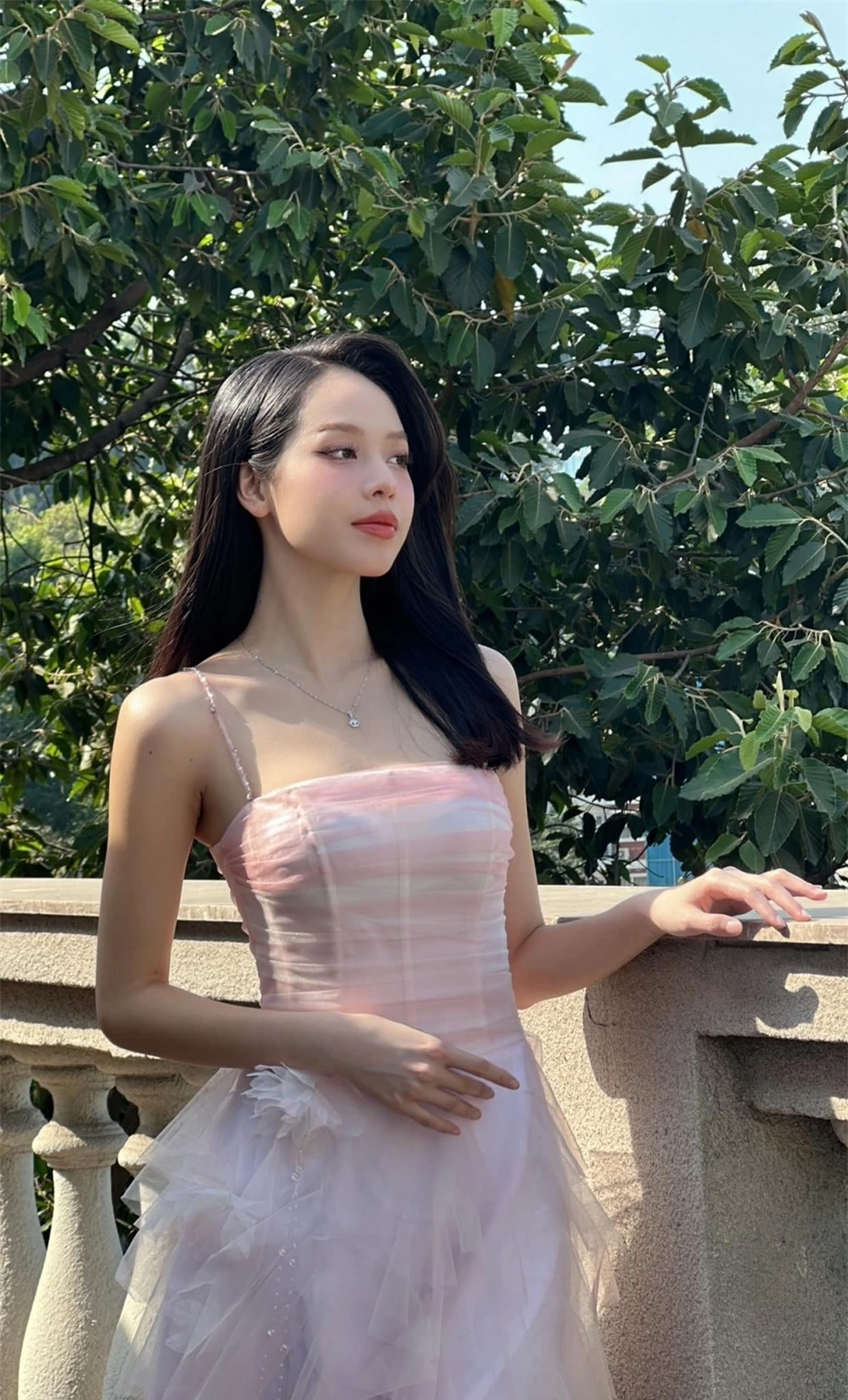 Đã tìm ra lý do Hoa hậu Thanh Thủy ngày càng chăm diện trang phục màu hồng ảnh 9