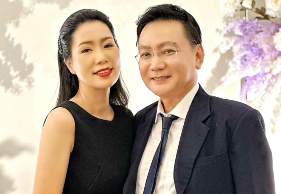 Á hậu đầu tiên ở Việt Nam được nhận danh hiệu NSND: Hôn nhân viên mãn bên chồng đại gia, 52 tuổi vẫn cực kỳ nóng bỏng