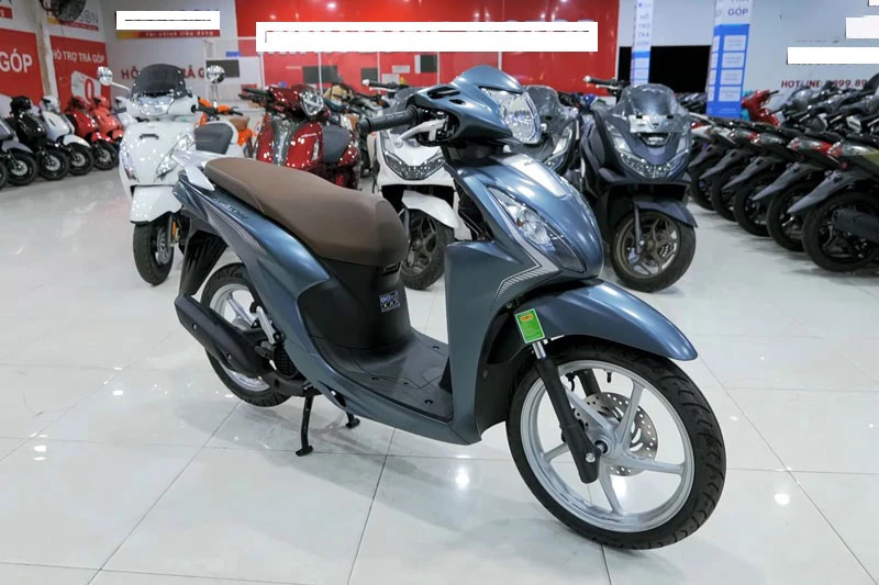 Honda Vision phiên bản cổ điển màu xanh đen bạc.