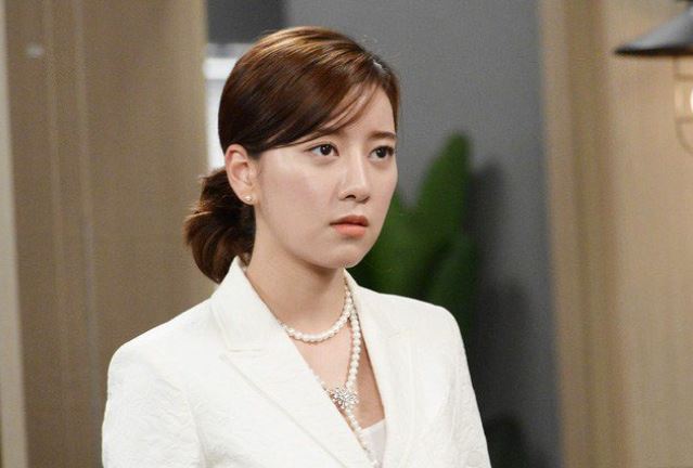 Hí hửng đêm tân hôn, tôi choáng váng khi mẹ chồng dúi vào tay 1 thứ đáng sợ và lời đề nghị điếng người!