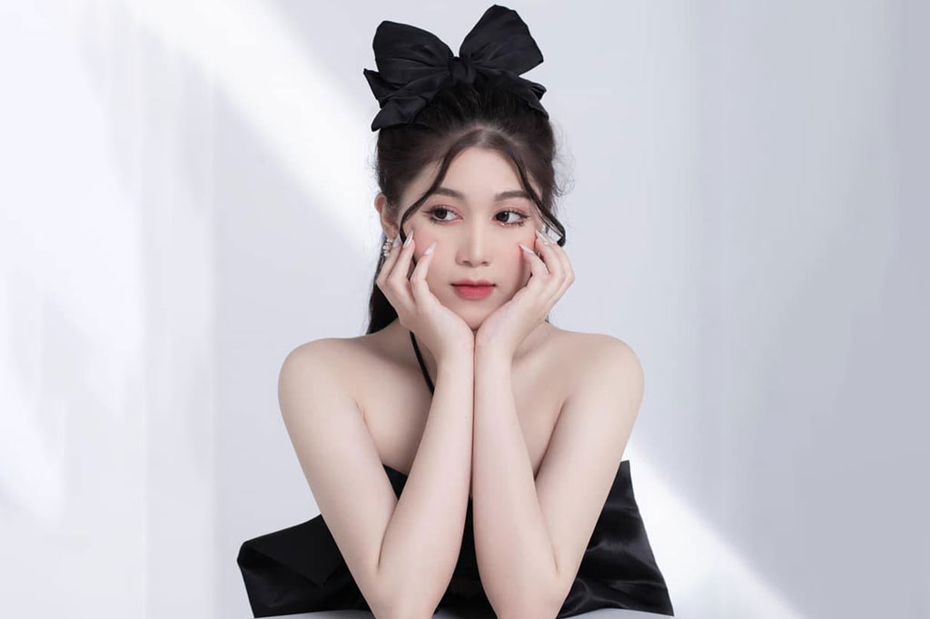 Ngắm vẻ đẹp 'không góc chết' của hot girl Sài Thành