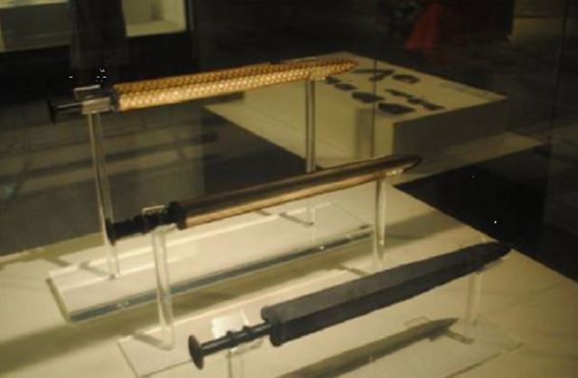 Giải mã bí ẩn ngôi mộ bất khả xâm phạm dưới đáy hồ được bảo vệ bởi 3.000 thanh kiếm