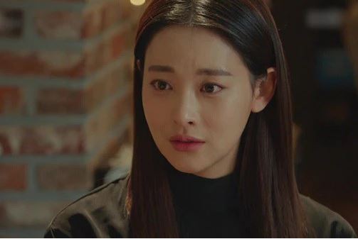 Tờ giấy lạ dưới gối mẹ chồng khiến tôi phát hiện sự thật bàng hoàng