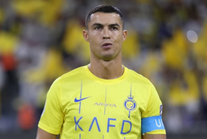 Sang tận Al Nassr chơi bóng, Ronaldo vẫn không thoát khỏi "nỗi ám ảnh" mang tên Messi