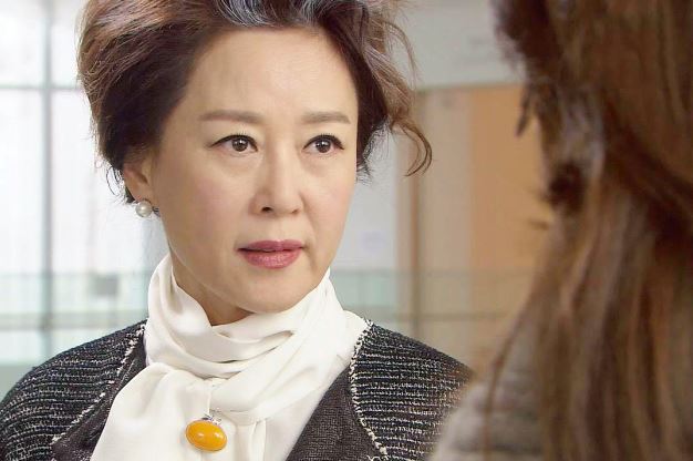 Vừa đi làm về còn chưa kịp thở, tôi đã lập tức tăng xông khi nghe mẹ chồng đang ra sức nói xấu mình