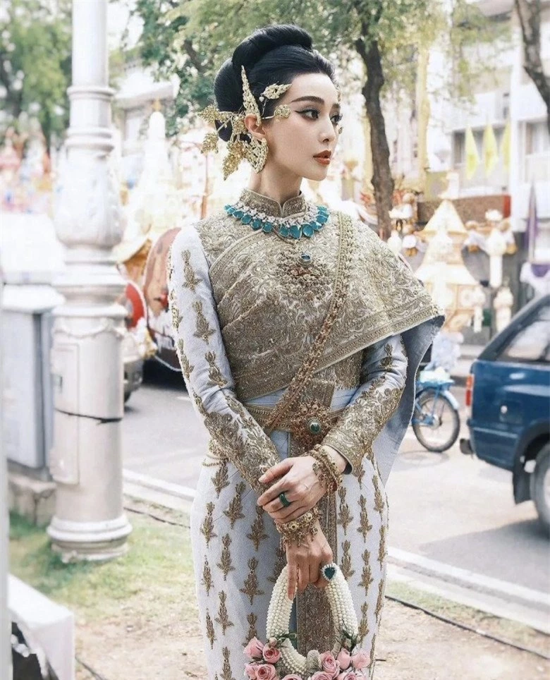 Phạm Băng Băng đẹp như nữ hoàng với trang phục truyền thống Thái Lan, có một sao Việt cũng không kém cạnh - 1