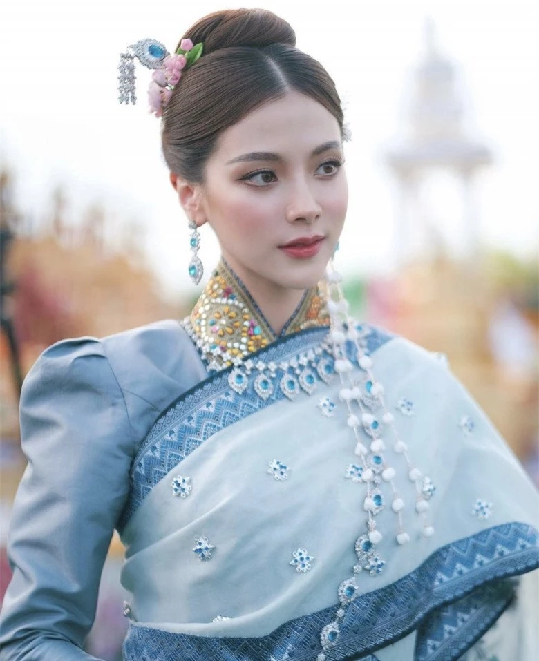 Phạm Băng Băng đẹp như nữ hoàng với trang phục truyền thống Thái Lan, có một sao Việt cũng không kém cạnh - 11