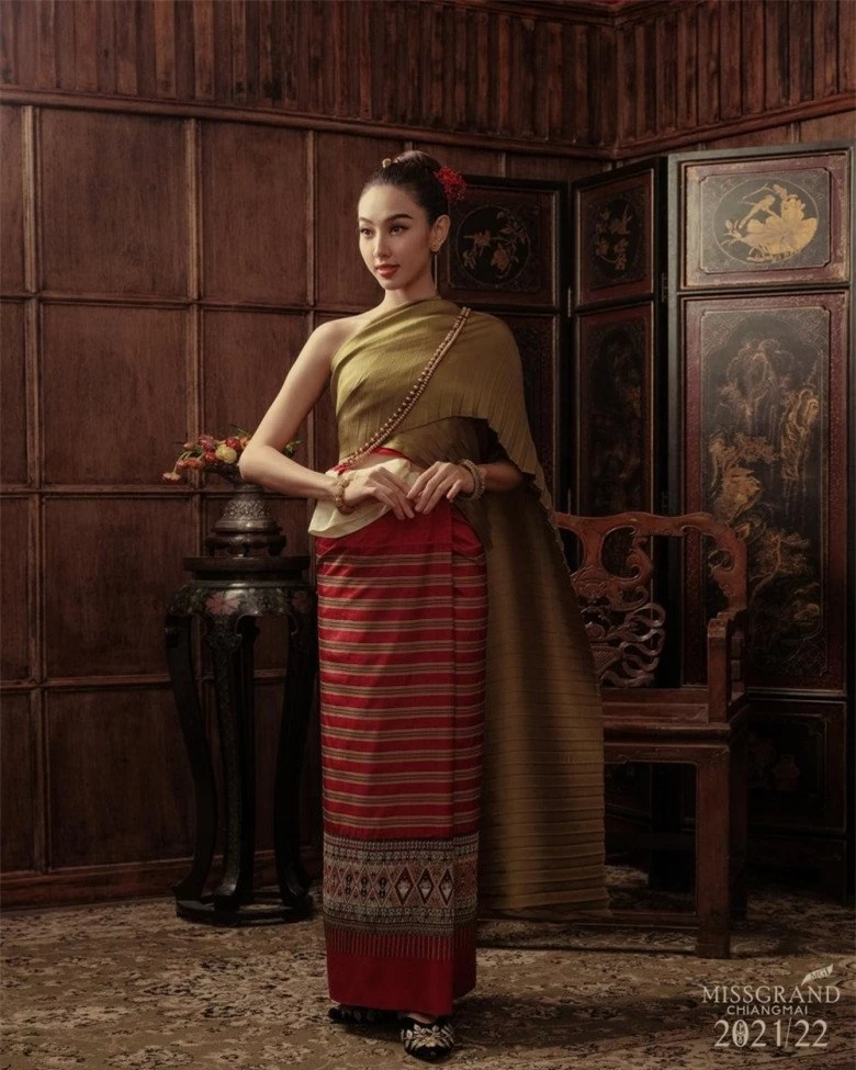 Phạm Băng Băng đẹp như nữ hoàng với trang phục truyền thống Thái Lan, có một sao Việt cũng không kém cạnh - 13