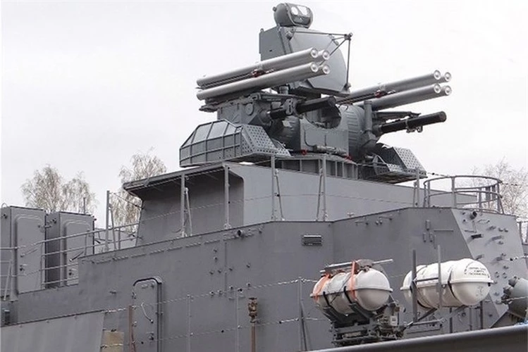 Hệ thống Pantsir-M trên tàu chiến Nga.