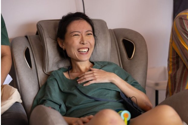 Cô gái mắc ung thư tự tổ chức tang lễ sống cho mình, rồi mời người thân đến dự chia tay lần cuối