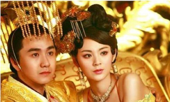 Hán Linh Đế hoang dâm cỡ nào? Nửa tháng ngủ với 100 cung nữ, cho thị nữ mặc quần 'thủng đáy' để tiện 'sủng hạnh'