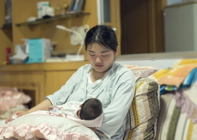 Con dâu vừa sinh bé đầu lòng còn chưa hết ở cữ, mẹ chồng đã giục chúng tôi sớm đón thêm tin vui