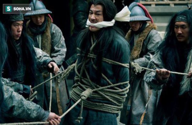 Đoạt mạng Lã Bố, tại sao Tào Tháo không cho chém luôn như những kẻ thù khác mà lại treo cổ đến chết rồi mới xử chém?