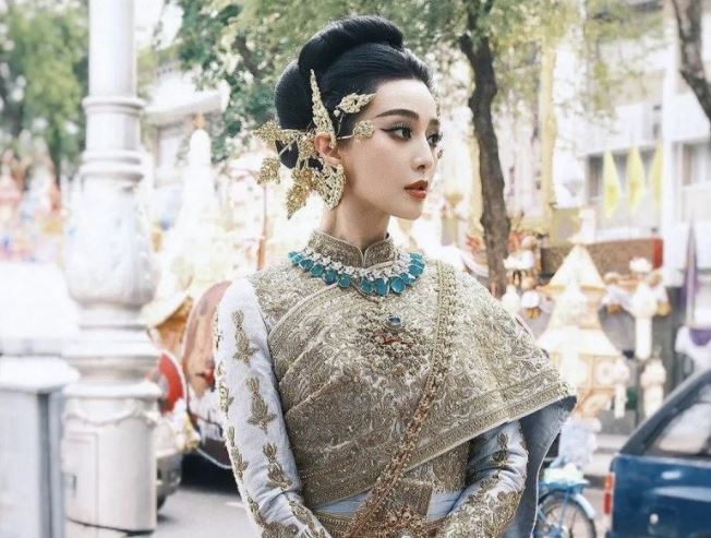 Phạm Băng Băng đẹp như nữ hoàng với trang phục truyền thống Thái Lan, có một sao Việt cũng không kém cạnh