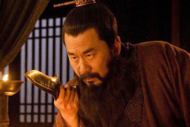 Cùng lúc lợi dụng cả Lã Bố và Lưu Bị để đạt mục đích, Tào Tháo rốt cục nham hiểm tới mức nào?