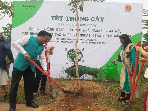 Khai trương “Vườn Ngoại giao”, trải nghiệm chợ quê Bắc Bộ