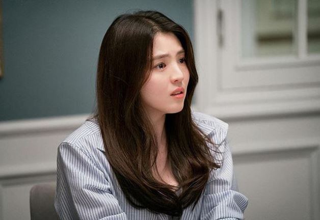 Vừa đòi ly hôn với chồng đại gia, chị gái liền bị mẹ tôi tát cháy má, nhưng rồi bà lại khóc nức nở khi nhìn tờ giấy nhàu nhĩ chị đưa