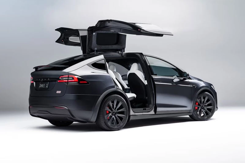 Tesla Model X Plaid.