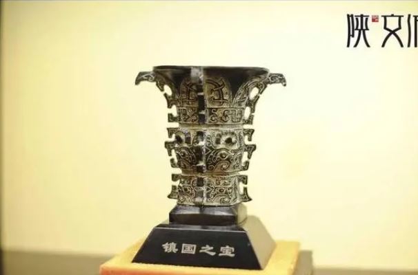 Người đàn ông đào được 1 vật rỉ sét, bán với giá hơn 100 nghìn, ngỡ ngàng khi biết là bảo vật quốc gia