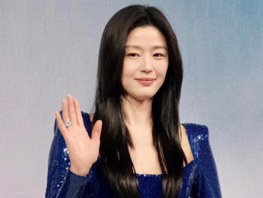 23 năm sau 'Cô nàng ngổ ngáo', nhan sắc của Jeon Ji Hyun thay đổi như thế nào?