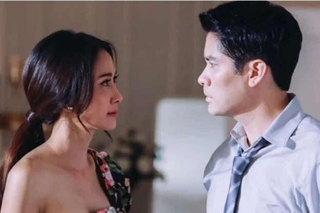 Khi đàn bà ''mập mờ'' với đàn ông khác ở bên ngoài sẽ lộ ra 5 chi tiết rõ như ban ngày