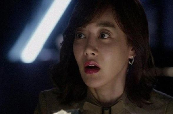 Mỗi tháng bố chồng kiếm được hơn 100 triệu nhưng mẹ chồng vẫn phải đi làm giúp việc và tôi choáng váng khi biết được bí mật của hai người