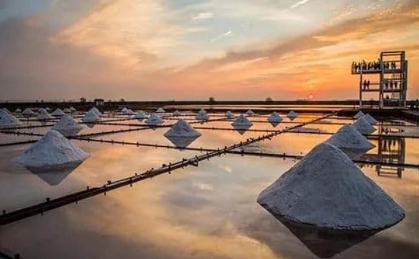 Nước biển vốn là nước ngọt, tại sao có nhiều muối trong biển? Vậy muối biển có nguồn gốc từ đâu?