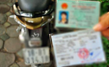 Năm 2024, muốn sang tên xe máy không cần chủ cũ phải làm theo những bước nào?