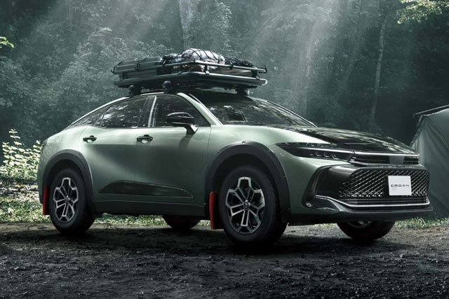 Cận cảnh Toyota Crown phiên bản địa hình, giá 45.300 USD