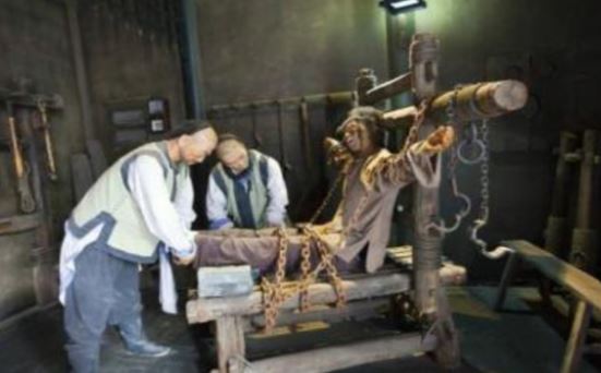 Dưới thời Võ Tắc Thiên có một hình phạt với cái tên mỹ miều "Phượng hoàng phơi cánh", rốt cuộc tàn khốc thế nào mà khiến ai cũng khiếp sợ?