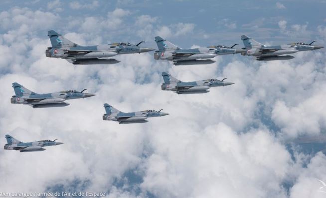 Paris tuyên bố chuyển toàn bộ vũ khí ngừng sử dụng tới điểm nóng