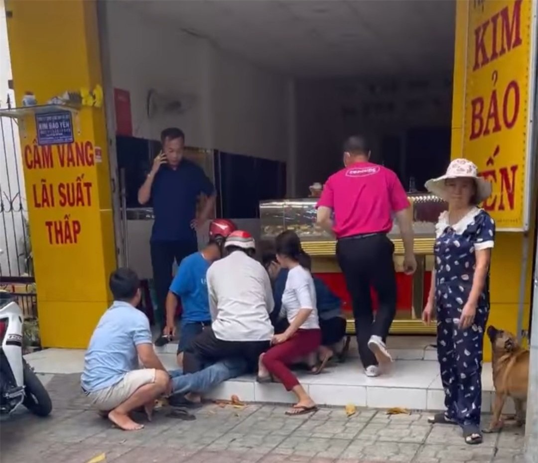 Bắt đối tượng giả vờ mua rồi cướp giật vàng ở Long An ảnh 1