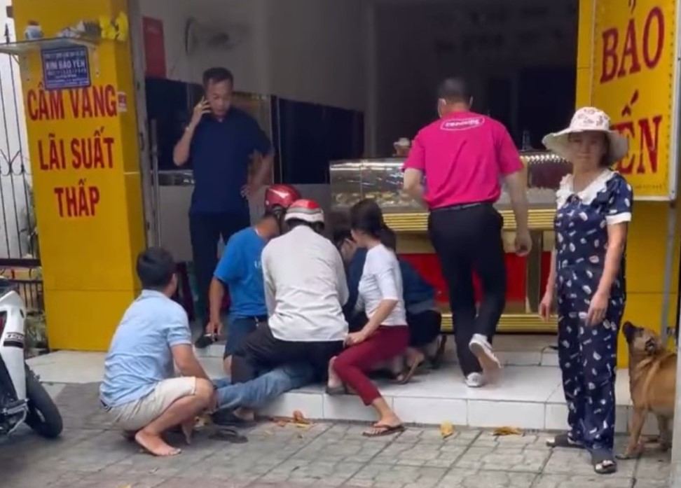 Bắt đối tượng giả vờ mua rồi cướp giật vàng ở Long An