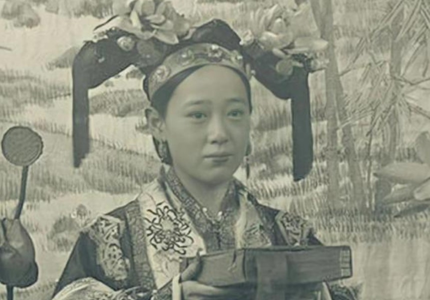 Đệ nhất mỹ nữ thời nhà Thanh đẹp như thế nào? Những bức ảnh đen trắng khó có thể che đi vẻ đẹp của cô ấy, nhưng cô đã bị Từ Hi Thái hậu thao túng cả đời