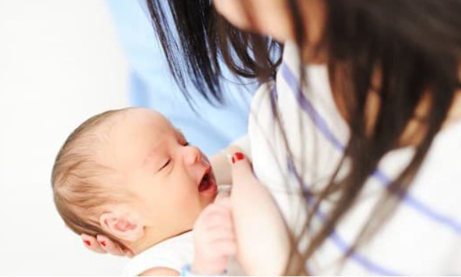 Vòng 1 lớn sẽ có nhiều sữa mẹ? Sự thật là các mẹ đừng nghe tin đồn thất thiệt nhé!