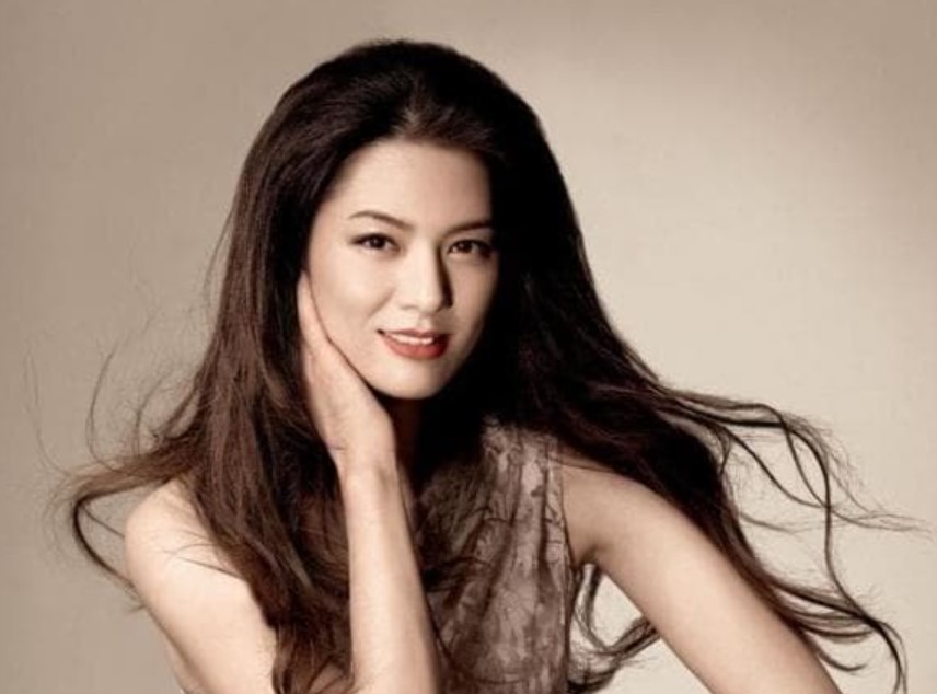 Được mệnh danh là 'mỹ nhân đẹp nhất Trung Quốc', cô có tài sản hơn 3 nghìn tỷ nhưng chỉ yêu thích nghề nông, hiện đang sống ẩn dật ở tuổi 50