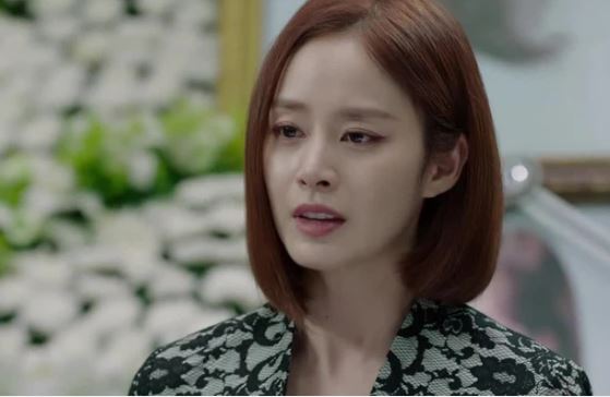 Nhìn mẹ chồng khổ sở bên mâm cơm, tôi không kìm được nước mắt