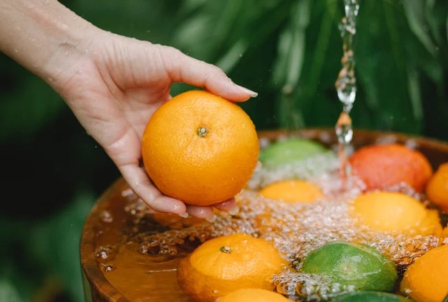 Mẹo hay làm sạch thuốc trừ sâu và độc tố khỏi rau củ quả