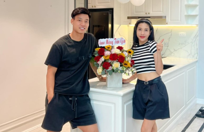 Văn Thanh tuổi 27 giàu sụ: Lái xe sang, mua nhà cả chục tỷ nhưng vẫn bị Duy Mạnh nhắc nhở vì "ham chơi chưa cưới vợ"