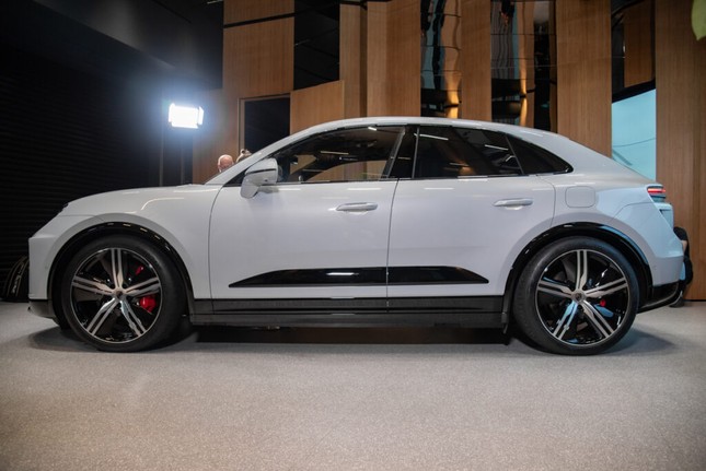 Hé lộ giá Porsche Macan thuần điện sắp bán tại Việt Nam