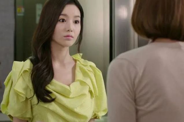 Sau khi nghe lời than vãn của mẹ chồng qua điện thoại, tôi quyết định gửi lại bà đúng 100 triệu không bớt một đồng