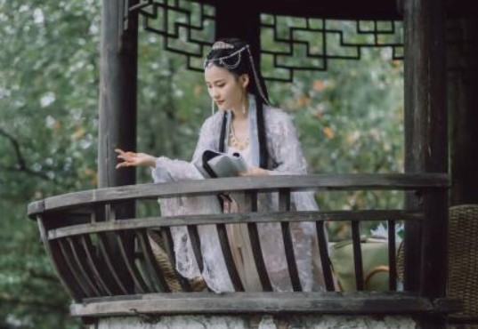 Người xưa thường nói: “Anh hùng khó qua ải mỹ nhân”, vế sau ít người biết nhưng bộc lộ vấn đề chung của phụ nữ