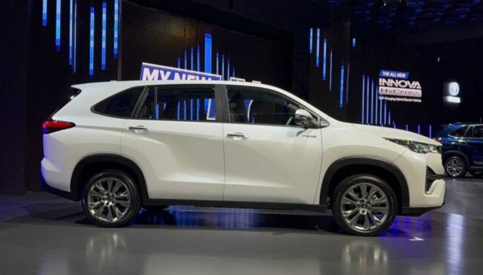 Toyota Innova có thêm phiên bản mới tuyệt đẹp giá 596 triệu đồng, trang bị trên cơ Mitsubishi Xpander